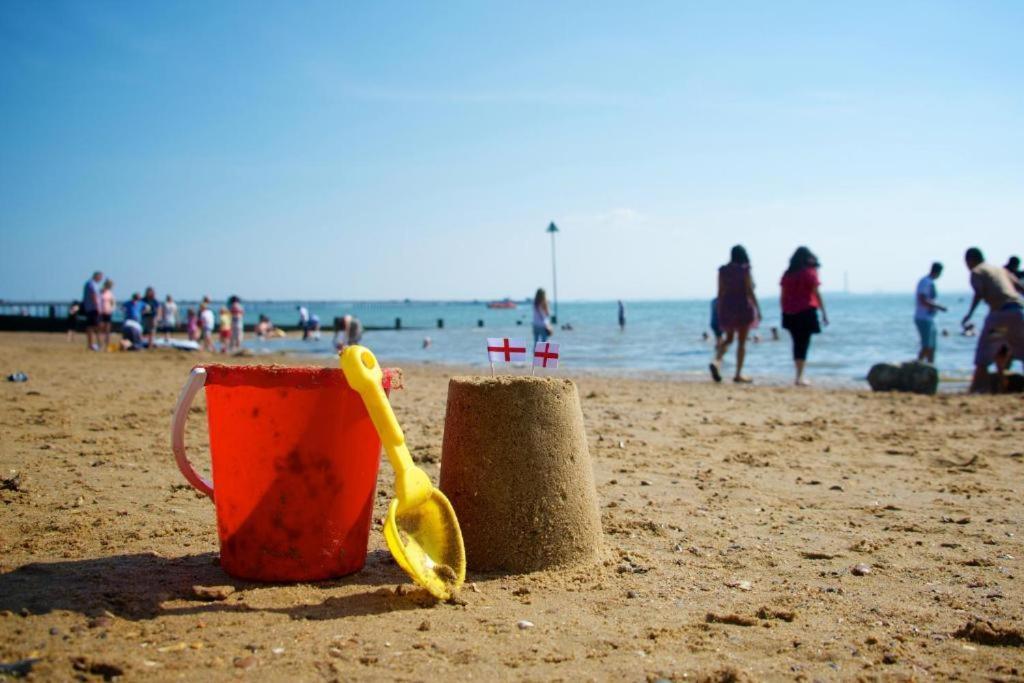 Marine Villa Hotel & Suites - Close To Beach, Train Station & Southend Airport 外观 照片