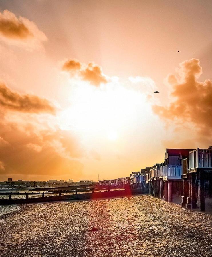 Marine Villa Hotel & Suites - Close To Beach, Train Station & Southend Airport 外观 照片