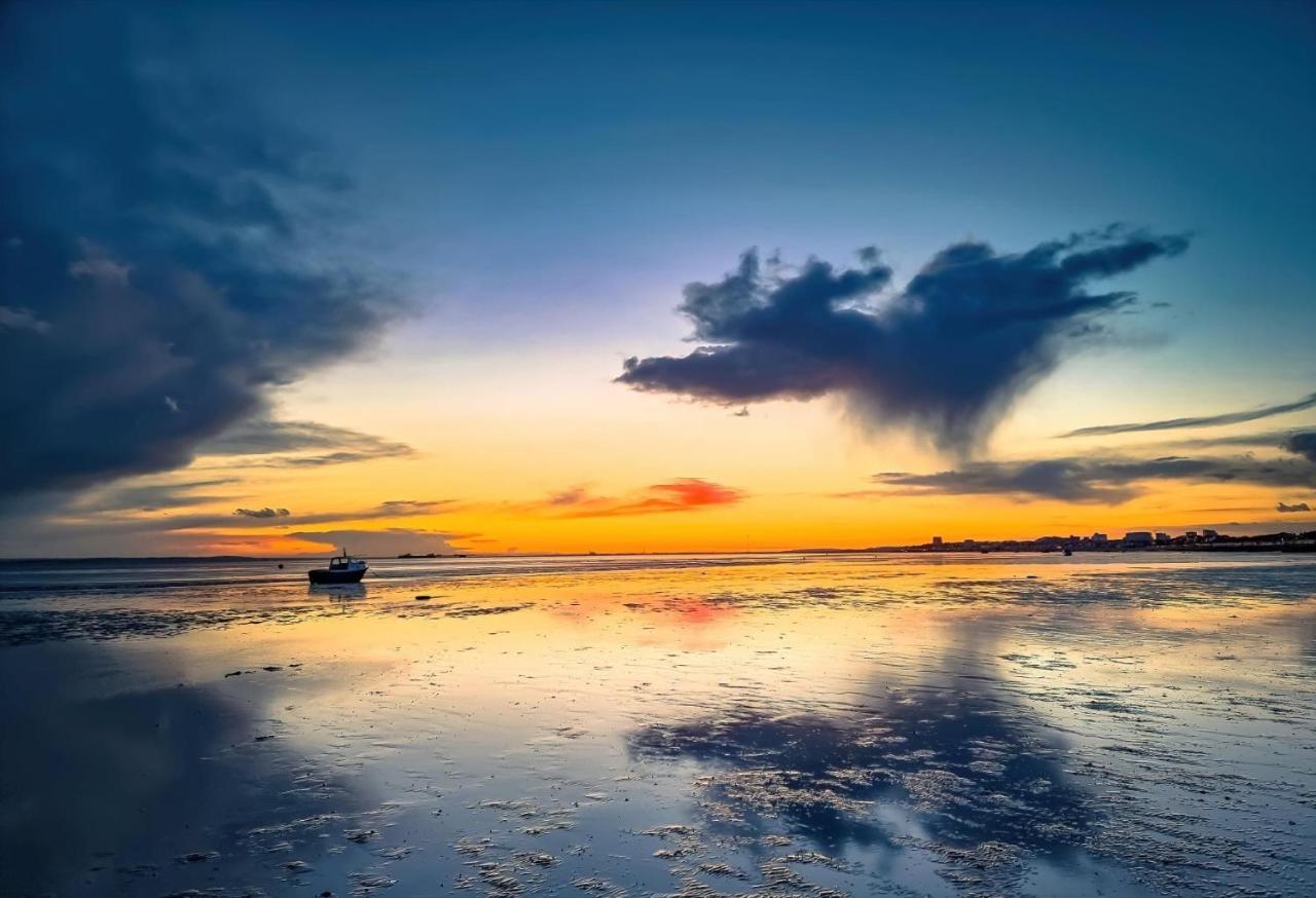 Marine Villa Hotel & Suites - Close To Beach, Train Station & Southend Airport 外观 照片